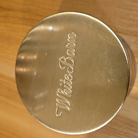 White Barn Merry Mistletoe Candle - Green and Gold - Picture 2 of 4